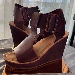 Antelope Burgundy Wedge Sandals with Artistic Buckle 717/39 Burgundy